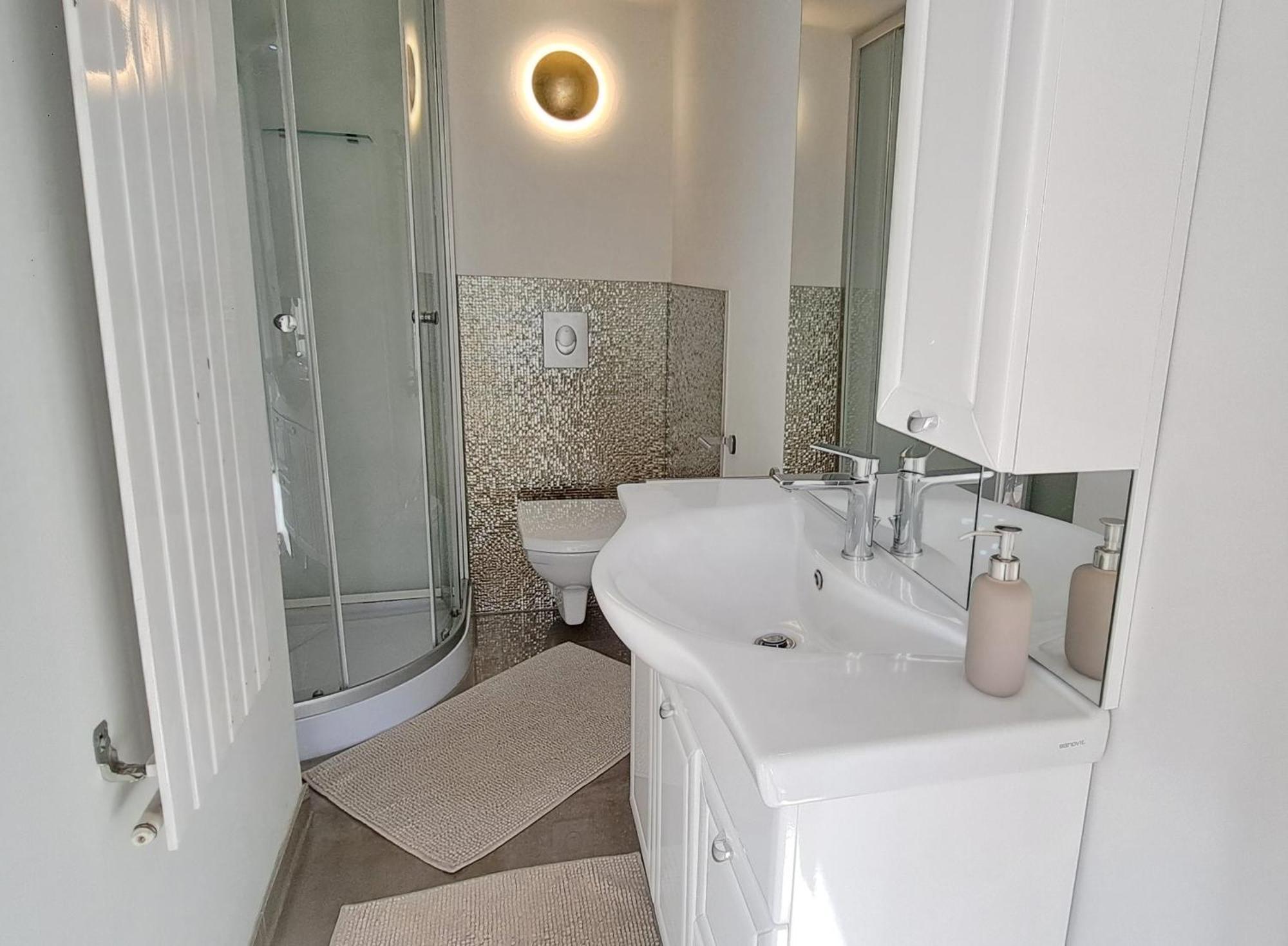 All-In-One Apartment Mit Eigener Sonnenterrasse Im Garten 杜塞尔多夫 外观 照片