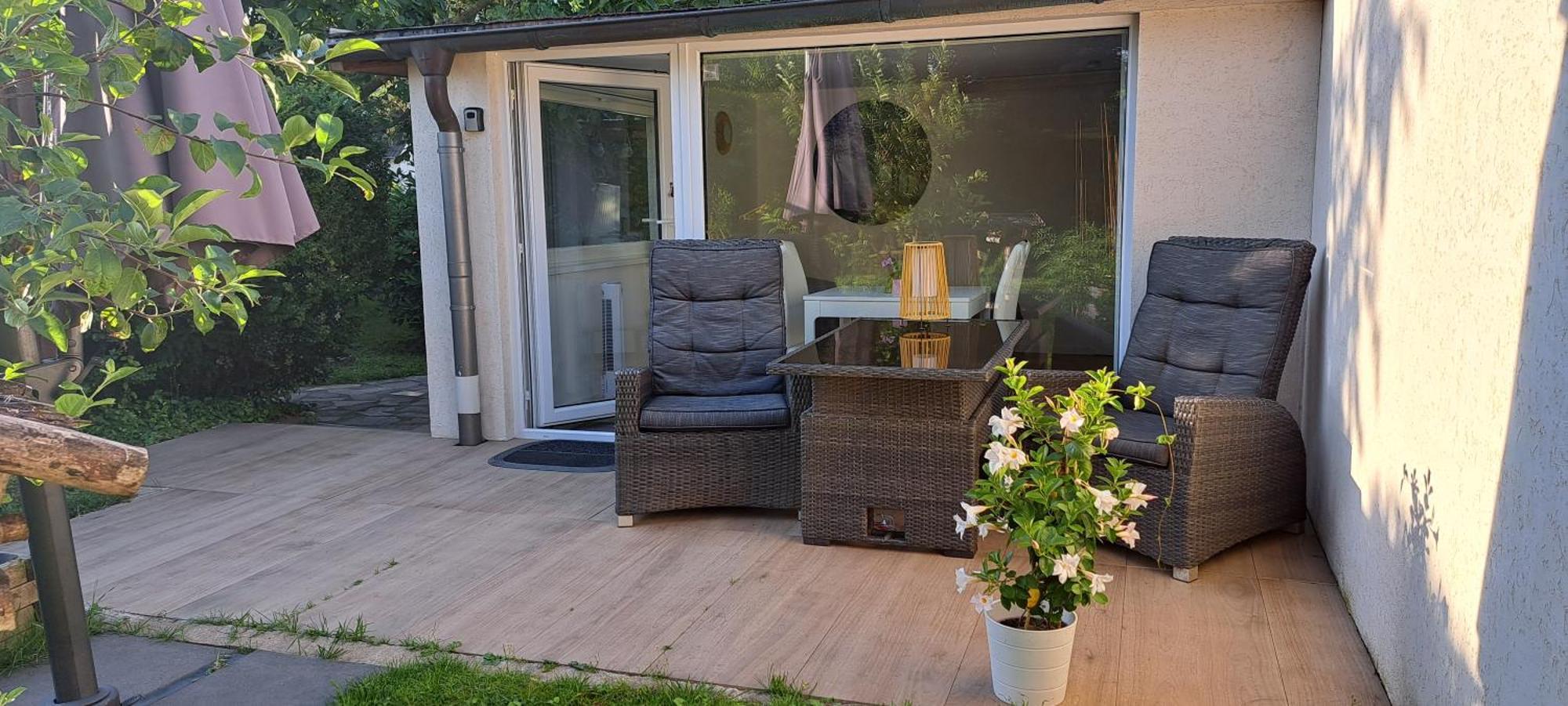 All-In-One Apartment Mit Eigener Sonnenterrasse Im Garten 杜塞尔多夫 外观 照片