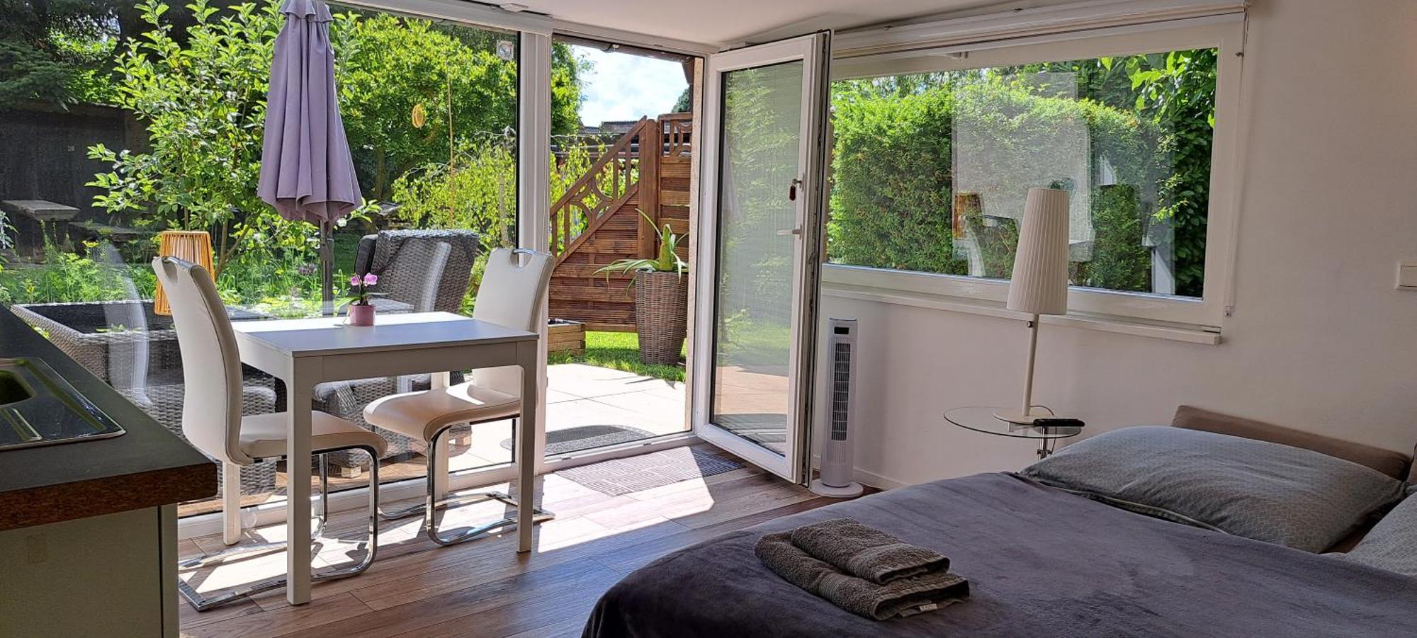 All-In-One Apartment Mit Eigener Sonnenterrasse Im Garten 杜塞尔多夫 外观 照片